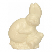 Lapin de Pâques en chocolat blanc et friandises